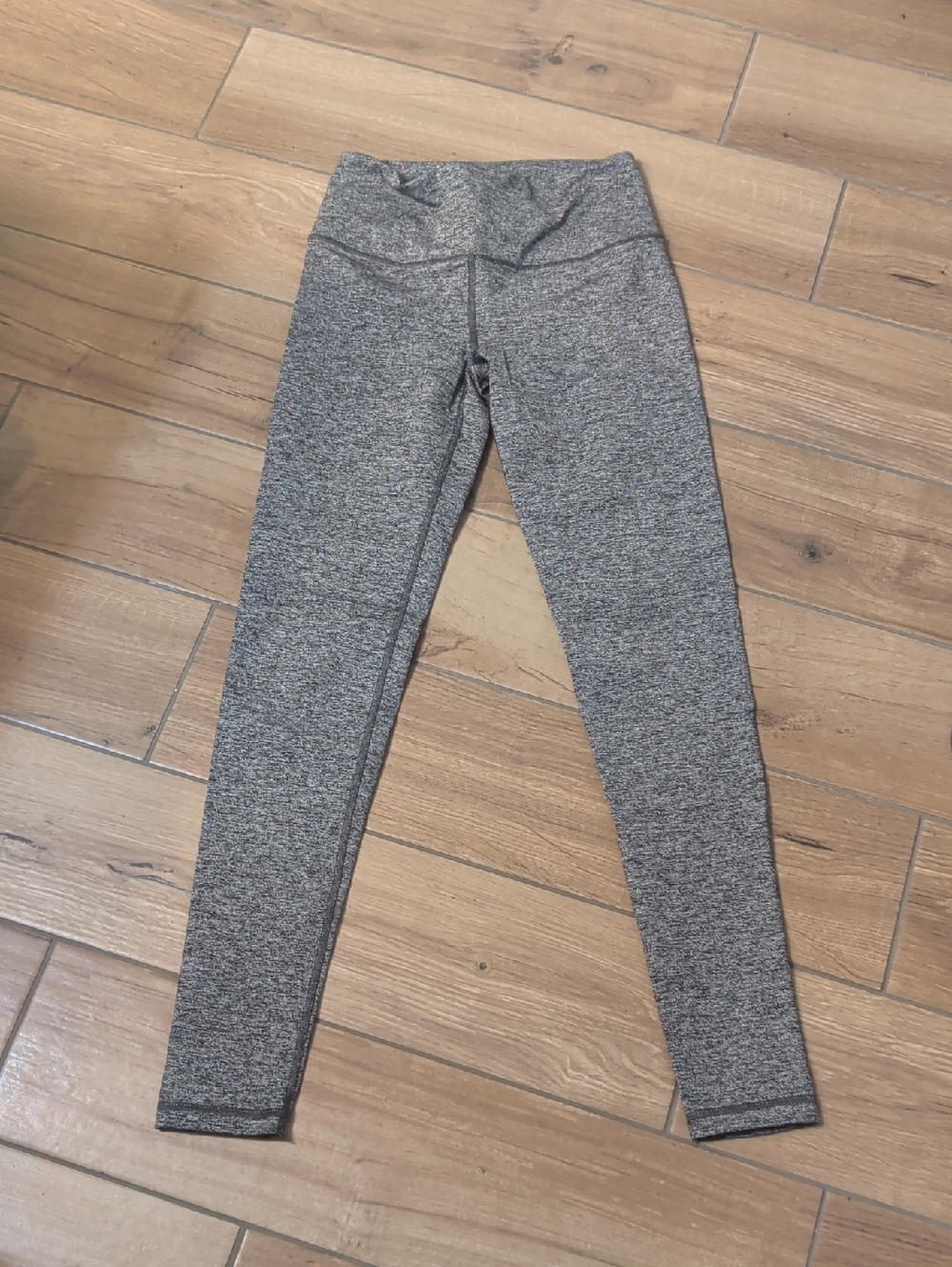 Victoria's Secret Sport Heather Gray Leggings XS Very Nice Fabric Like New.